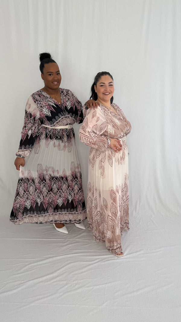 Robe à motifs plissée à ceinture