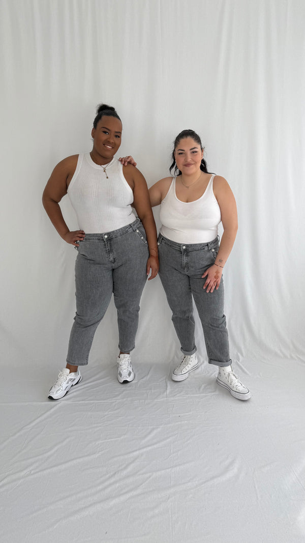 Jeans mom à boutons gris