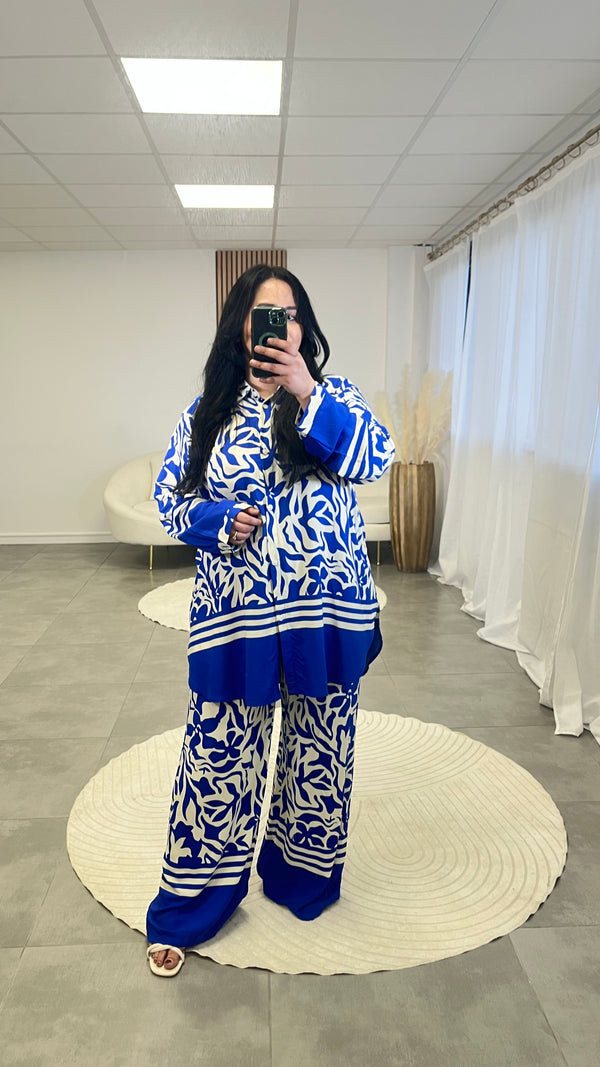 Ensemble bleu à fleurs