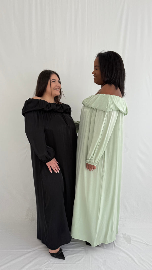 Robe effet satiné col bateau