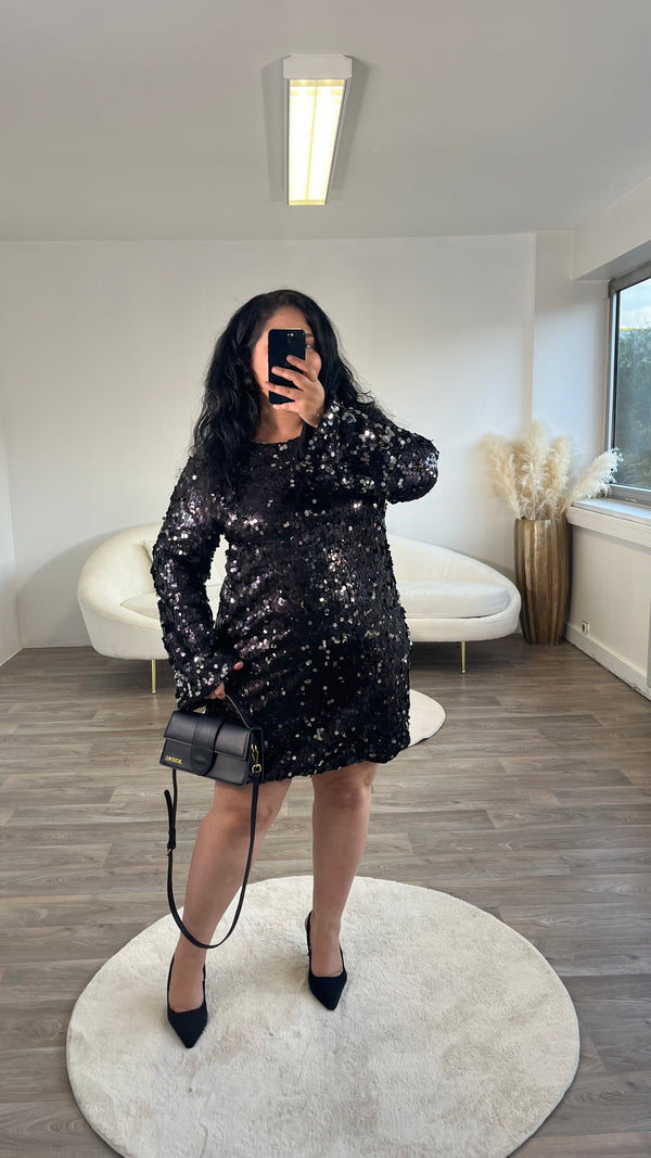 Robe à gros sequins à nœud