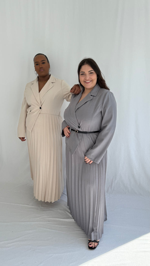 Robe blazer plissée avec ceinture